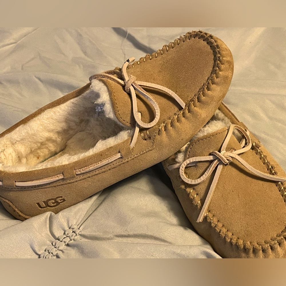 Uggs slippers like new